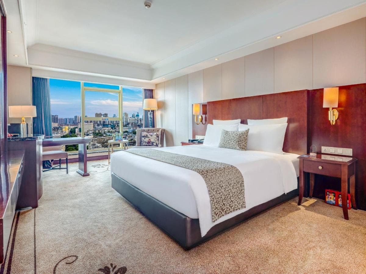 Days Hotel & Suites China Town---Five Minutes To Reach Changsha Station, The Metro Line 2 & Line 6 Are Nearby,Free Gym & Laundromat,Chinese And Western Buffet Breakfast Is Offered On The 31St Floor ภายนอก รูปภาพ