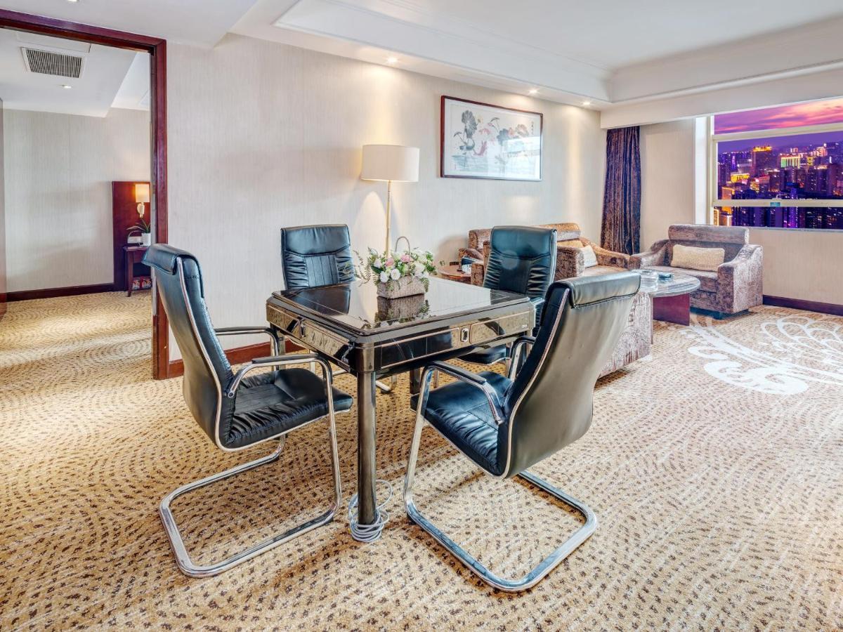 Days Hotel & Suites China Town---Five Minutes To Reach Changsha Station, The Metro Line 2 & Line 6 Are Nearby,Free Gym & Laundromat,Chinese And Western Buffet Breakfast Is Offered On The 31St Floor ภายนอก รูปภาพ