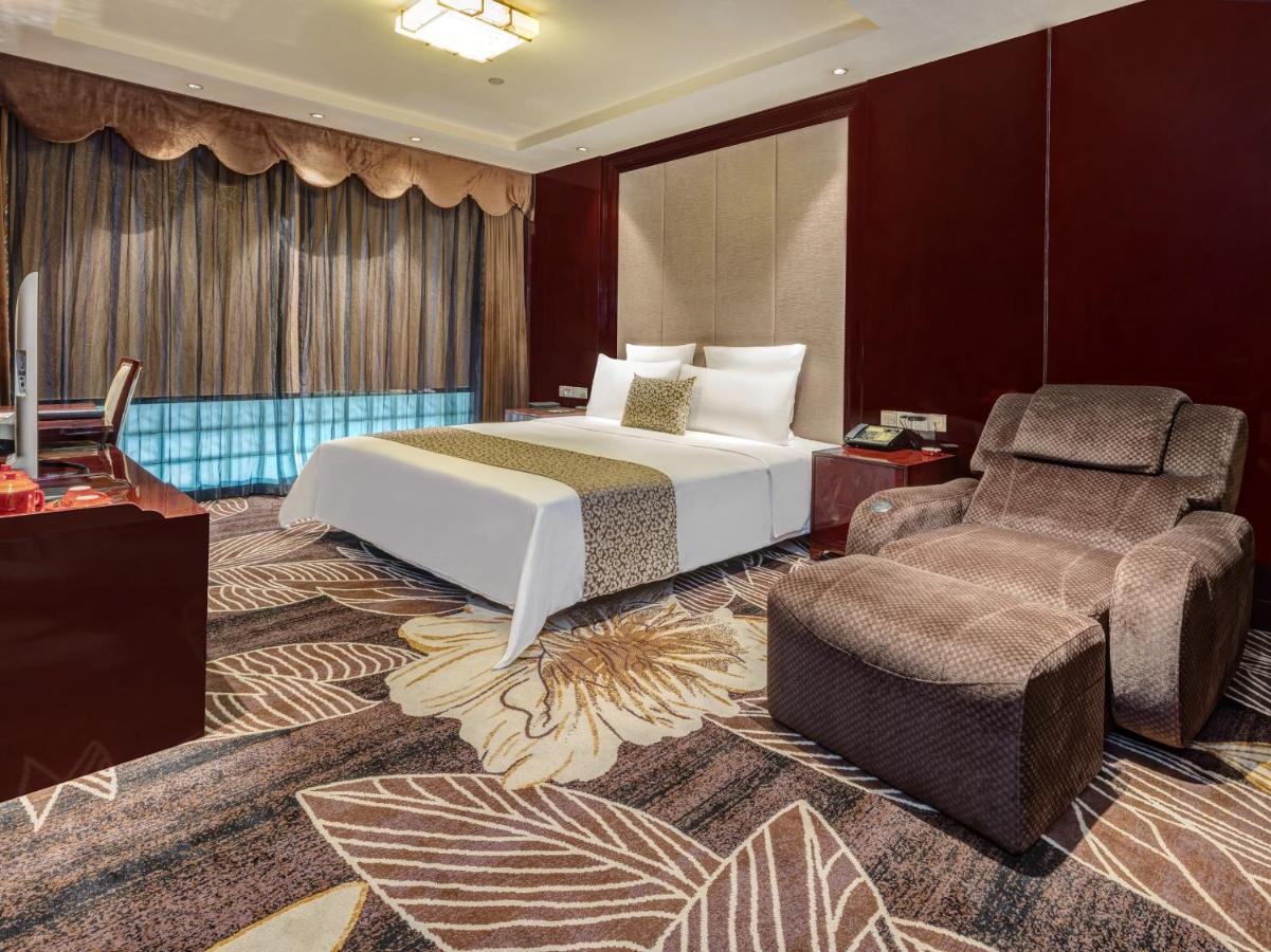 Days Hotel & Suites China Town---Five Minutes To Reach Changsha Station, The Metro Line 2 & Line 6 Are Nearby,Free Gym & Laundromat,Chinese And Western Buffet Breakfast Is Offered On The 31St Floor ภายนอก รูปภาพ