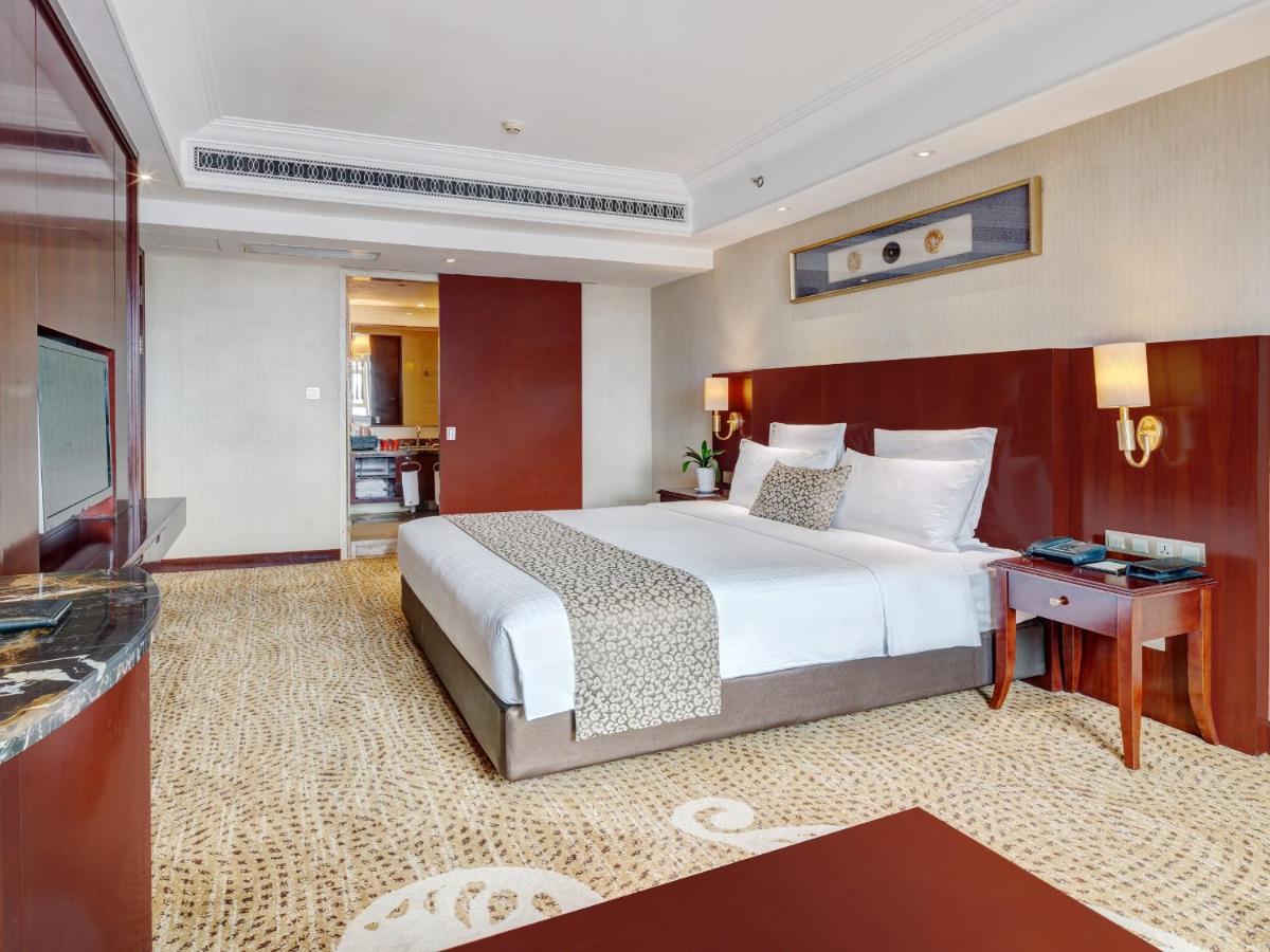 Days Hotel & Suites China Town---Five Minutes To Reach Changsha Station, The Metro Line 2 & Line 6 Are Nearby,Free Gym & Laundromat,Chinese And Western Buffet Breakfast Is Offered On The 31St Floor ภายนอก รูปภาพ