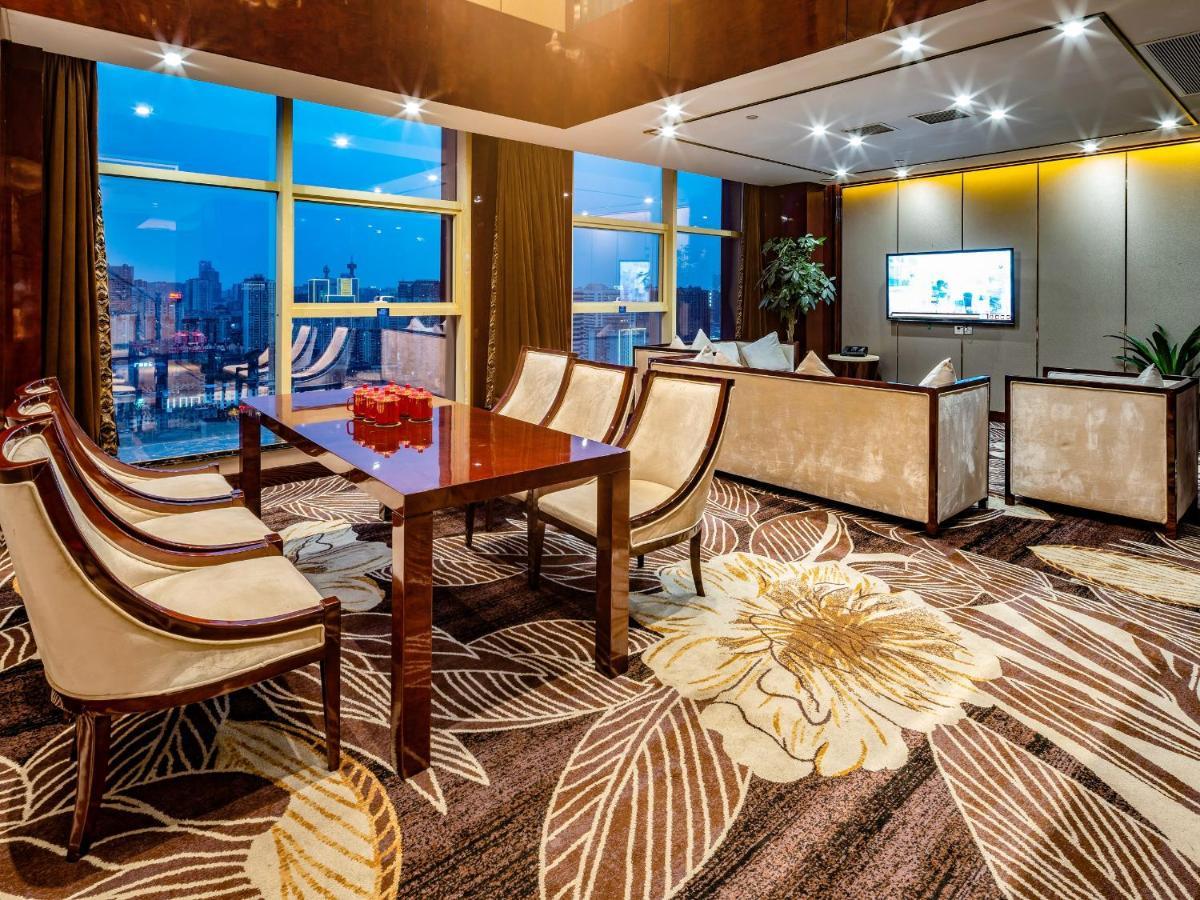 Days Hotel & Suites China Town---Five Minutes To Reach Changsha Station, The Metro Line 2 & Line 6 Are Nearby,Free Gym & Laundromat,Chinese And Western Buffet Breakfast Is Offered On The 31St Floor ภายนอก รูปภาพ
