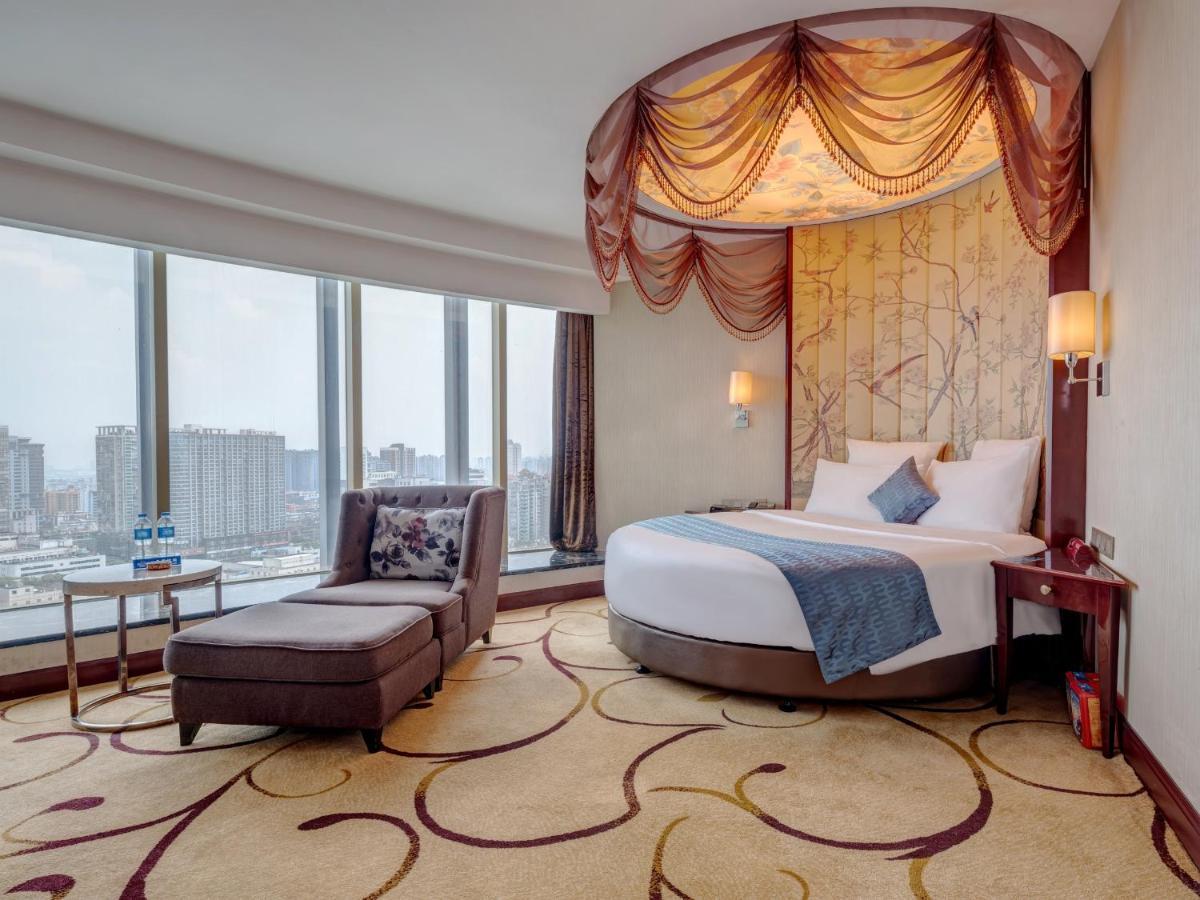Days Hotel & Suites China Town---Five Minutes To Reach Changsha Station, The Metro Line 2 & Line 6 Are Nearby,Free Gym & Laundromat,Chinese And Western Buffet Breakfast Is Offered On The 31St Floor ภายนอก รูปภาพ