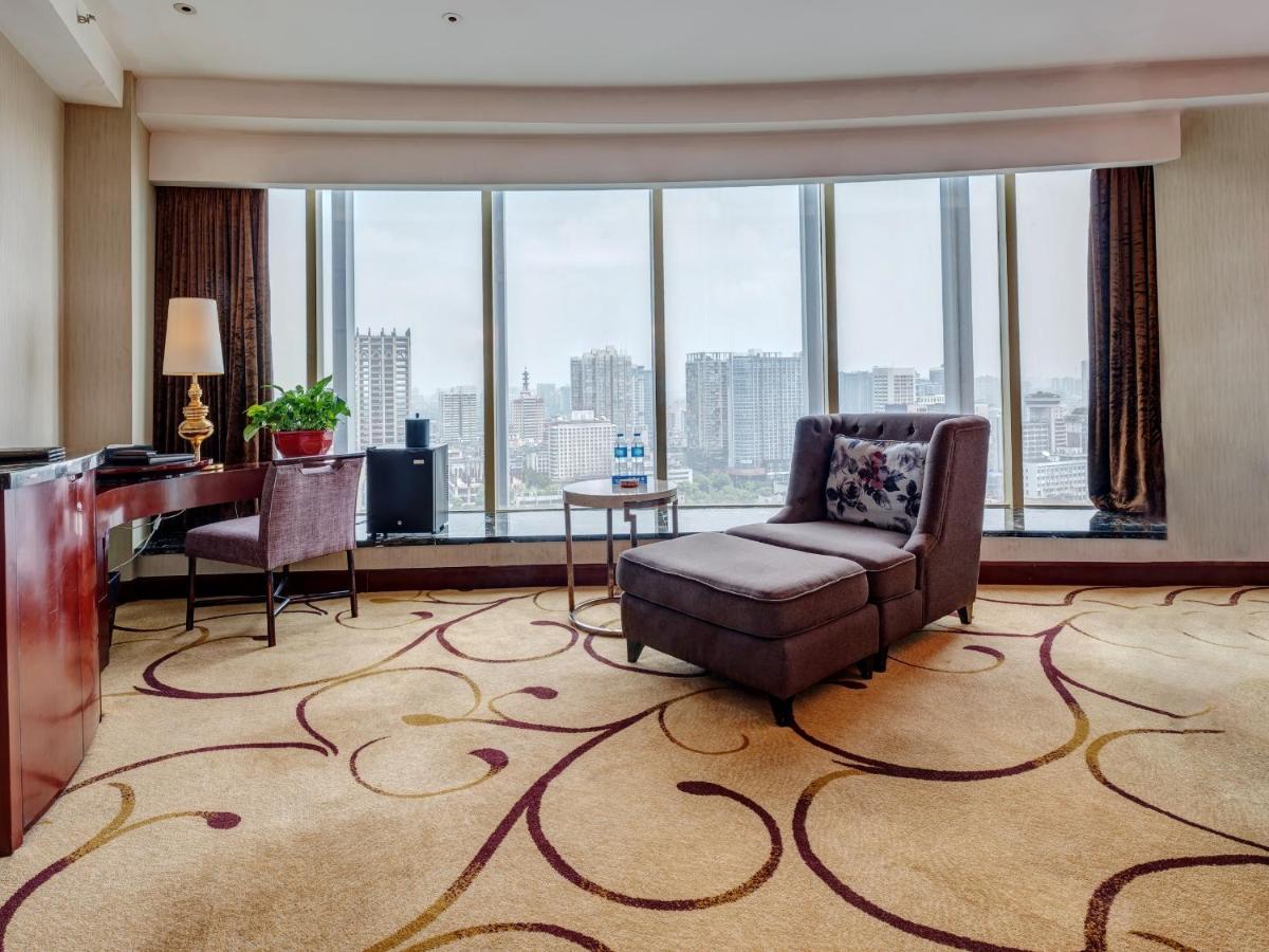 Days Hotel & Suites China Town---Five Minutes To Reach Changsha Station, The Metro Line 2 & Line 6 Are Nearby,Free Gym & Laundromat,Chinese And Western Buffet Breakfast Is Offered On The 31St Floor ภายนอก รูปภาพ