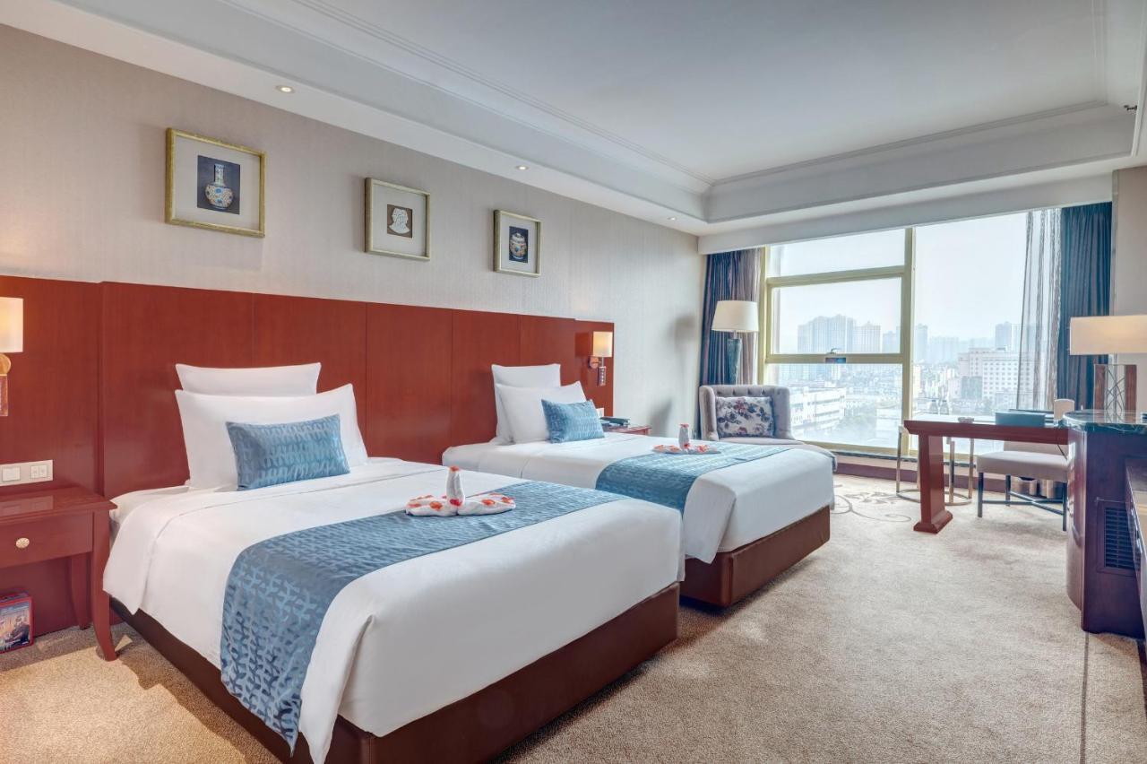 Days Hotel & Suites China Town---Five Minutes To Reach Changsha Station, The Metro Line 2 & Line 6 Are Nearby,Free Gym & Laundromat,Chinese And Western Buffet Breakfast Is Offered On The 31St Floor ภายนอก รูปภาพ
