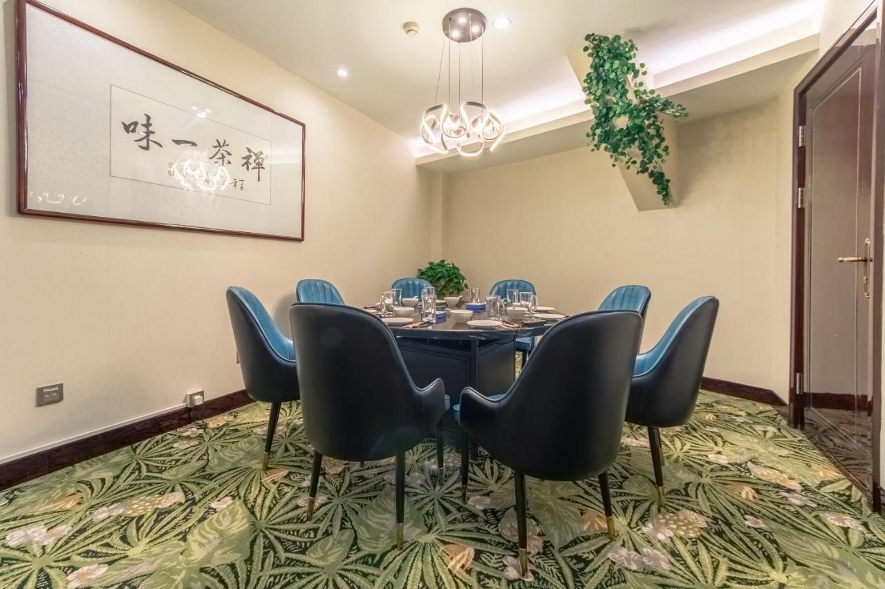Days Hotel & Suites China Town---Five Minutes To Reach Changsha Station, The Metro Line 2 & Line 6 Are Nearby,Free Gym & Laundromat,Chinese And Western Buffet Breakfast Is Offered On The 31St Floor ภายนอก รูปภาพ