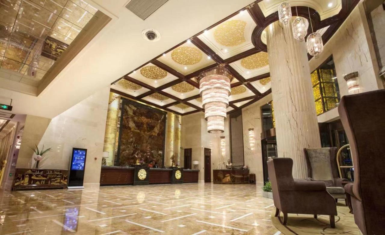 Days Hotel & Suites China Town---Five Minutes To Reach Changsha Station, The Metro Line 2 & Line 6 Are Nearby,Free Gym & Laundromat,Chinese And Western Buffet Breakfast Is Offered On The 31St Floor ภายนอก รูปภาพ