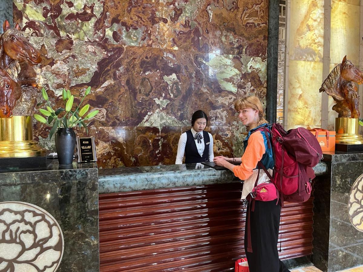 Days Hotel & Suites China Town---Five Minutes To Reach Changsha Station, The Metro Line 2 & Line 6 Are Nearby,Free Gym & Laundromat,Chinese And Western Buffet Breakfast Is Offered On The 31St Floor ภายนอก รูปภาพ