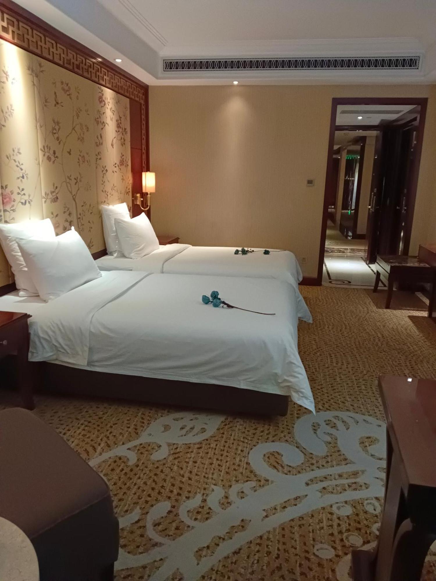 Days Hotel & Suites China Town---Five Minutes To Reach Changsha Station, The Metro Line 2 & Line 6 Are Nearby,Free Gym & Laundromat,Chinese And Western Buffet Breakfast Is Offered On The 31St Floor ภายนอก รูปภาพ