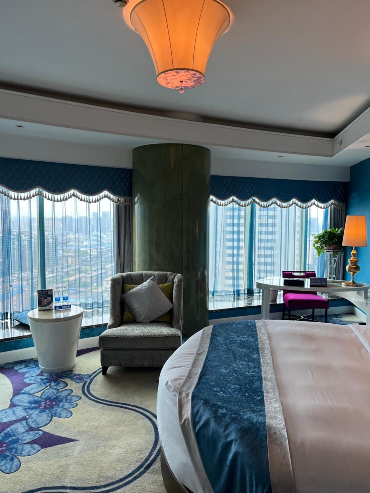 Days Hotel & Suites China Town---Five Minutes To Reach Changsha Station, The Metro Line 2 & Line 6 Are Nearby,Free Gym & Laundromat,Chinese And Western Buffet Breakfast Is Offered On The 31St Floor ภายนอก รูปภาพ
